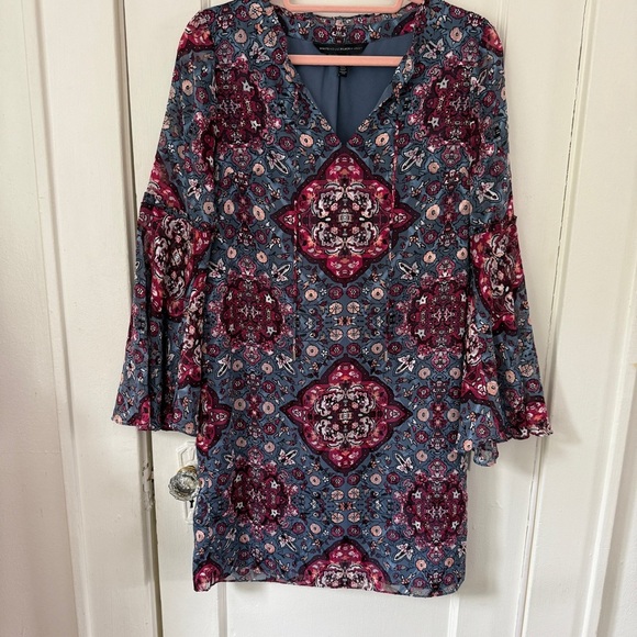White House Black Market Boho Print Bell Sleeve Dress Size XS - Picture 1 of 12